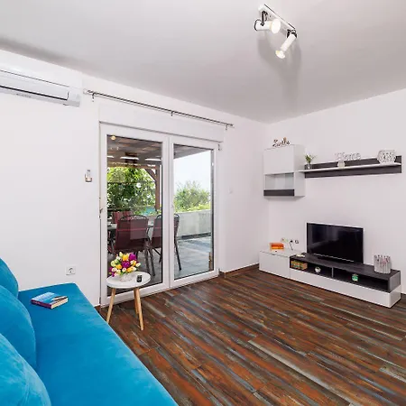 Modernes Nur 150 Meter Zum Mit Pool, Jacuzzi, Meerblick, Billard Dramalj