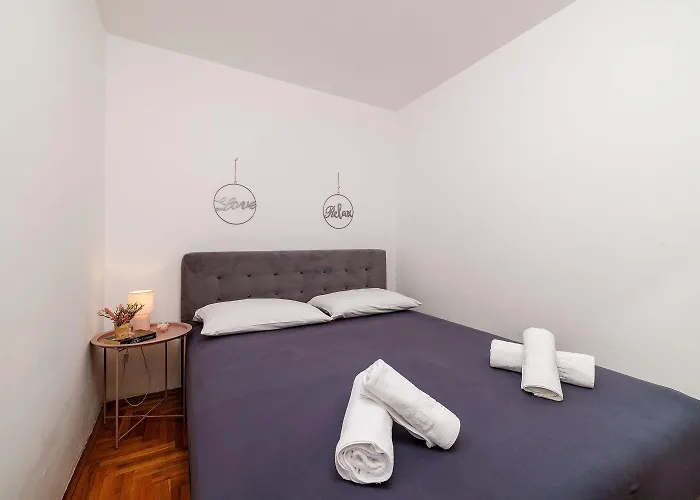 Modernes Nur 150 Meter Zum Mit Pool, Jacuzzi, Meerblick, Billard