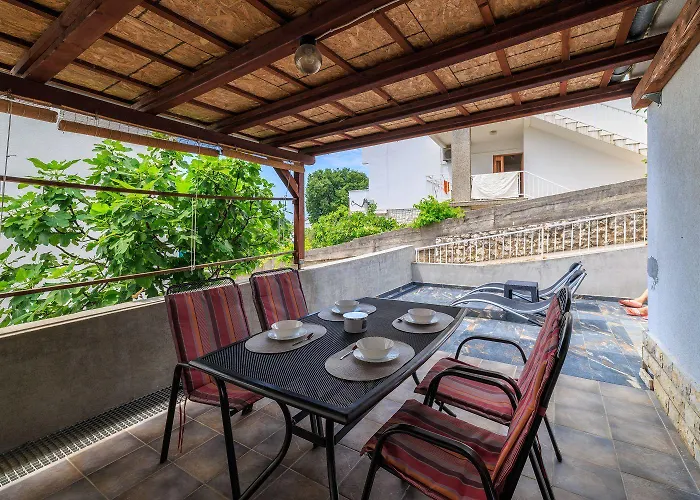 Modernes Nur 150 Meter Zum Mit Pool, Jacuzzi, Meerblick, Billard Apartman Dramalj