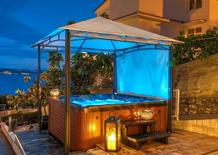 Modernes Nur 150 Meter Zum Mit Pool, Jacuzzi, Meerblick, Billard Apartman
