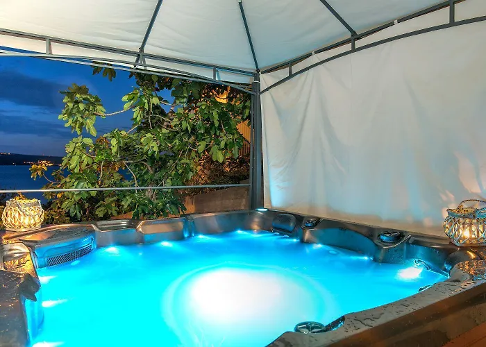 Modernes Nur 150 Meter Zum Mit Pool, Jacuzzi, Meerblick, Billard