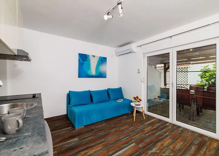Modernes Nur 150 Meter Zum Mit Pool, Jacuzzi, Meerblick, Billard Apartman