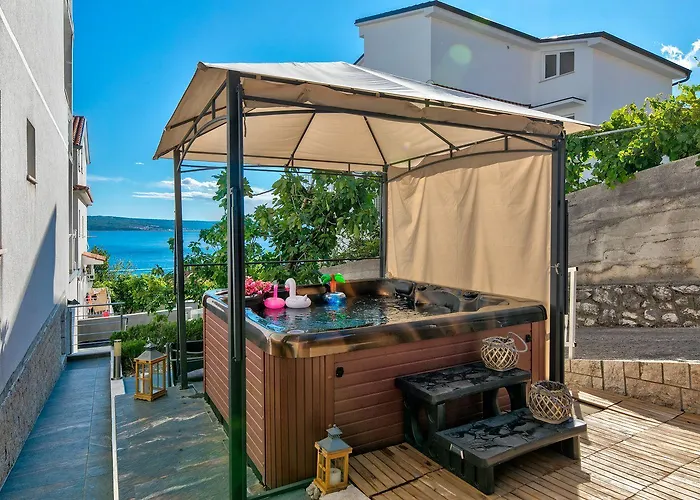 Modernes Nur 150 Meter Zum Mit Pool, Jacuzzi, Meerblick, Billard Apartman Dramalj