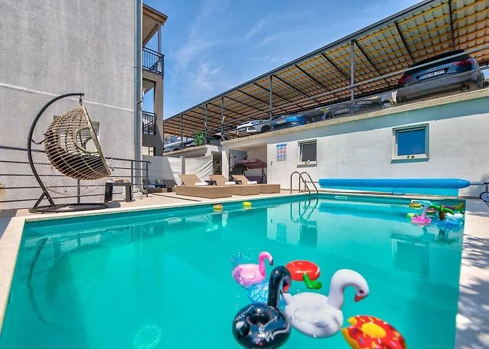 Apartman Modernes Nur 150 Meter Zum Mit Pool, Jacuzzi, Meerblick, Billard Dramalj