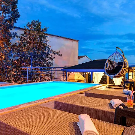 Modernes Nur 150 Meter Zum Mit Pool, Jacuzzi, Meerblick, Billard Драмаль