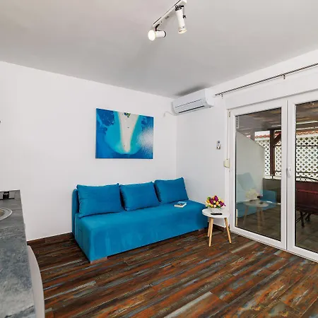 Modernes Nur 150 Meter Zum Mit Pool, Jacuzzi, Meerblick, Billard Апартаменты