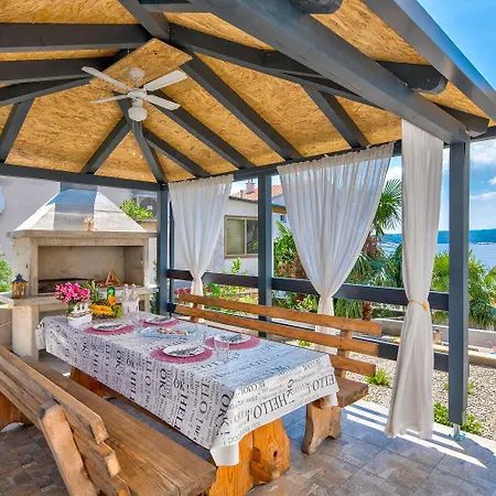 Modernes Nur 150 Meter Zum Mit Pool, Jacuzzi, Meerblick, Billard Апартаменты *