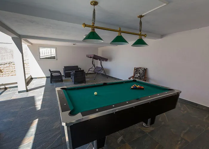 Modernes Nur 150 Meter Zum Mit Pool, Jacuzzi, Meerblick, Billard Διαμέρισμα